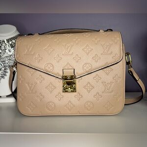 New Beautiful Tan Leather Crossbody handbag